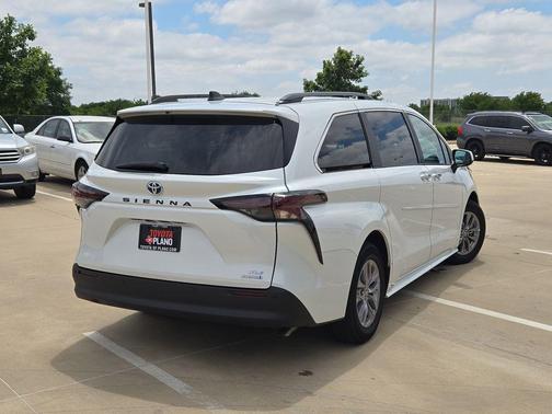 Wind Chill Pearl 2023 Toyota Sienna XLE