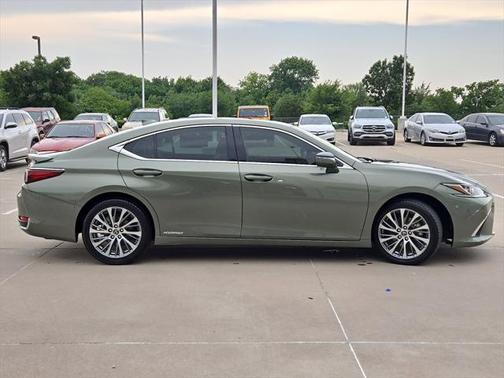 2019 Lexus ES 300h Base