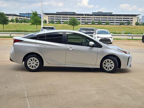 Classic Silver Metallic 2022 Toyota Prius LE