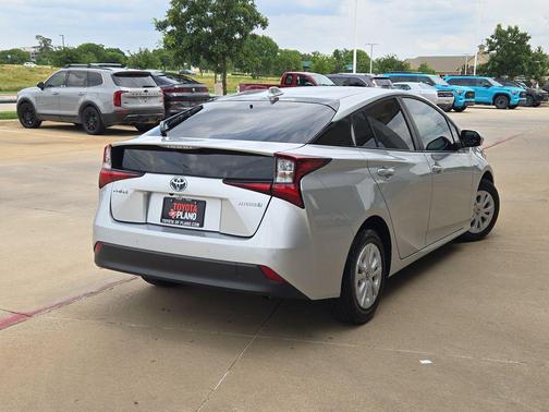 Classic Silver Metallic 2022 Toyota Prius LE