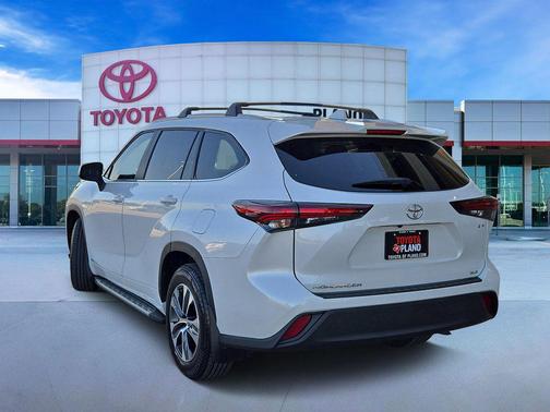 2025 Toyota Highlander Hybrid XLE