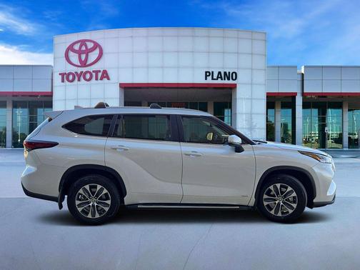 2025 Toyota Highlander Hybrid XLE