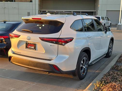2025 Toyota Highlander Hybrid XLE