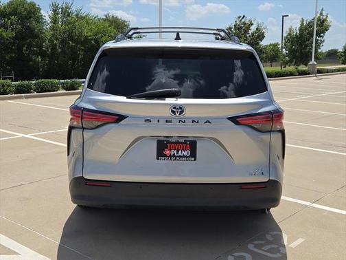 2021 Toyota Sienna XLE 8 Passenger