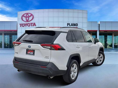 2021 Toyota RAV4 Hybrid XLE