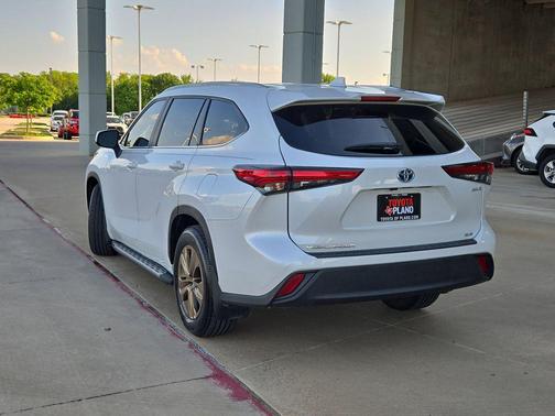 Wind Chill Pearl 2023 Toyota Highlander Hybrid XLE