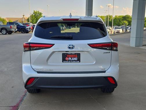 Wind Chill Pearl 2023 Toyota Highlander Hybrid XLE