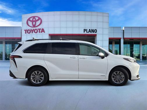 2021 Toyota Sienna LE