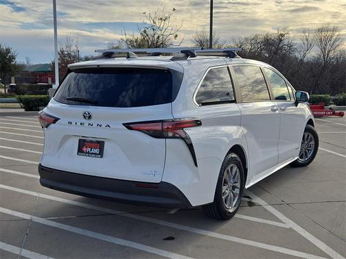 2021 Toyota Sienna LE