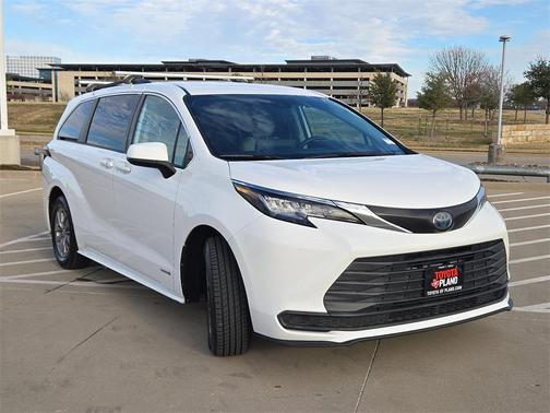 2021 Toyota Sienna LE