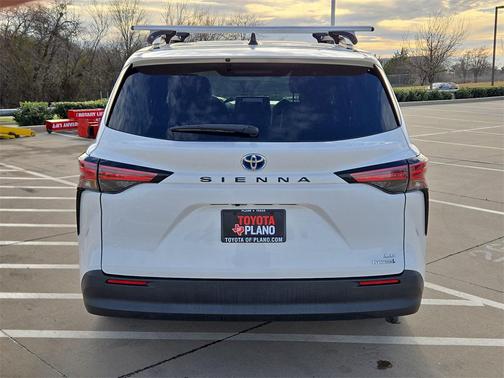 2021 Toyota Sienna LE