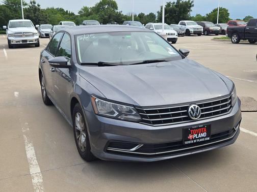 Platinum Gray Metallic 2018 Volkswagen Passat 2.0T S
