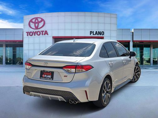 Classic Silver Metallic 2021 Toyota Corolla SE