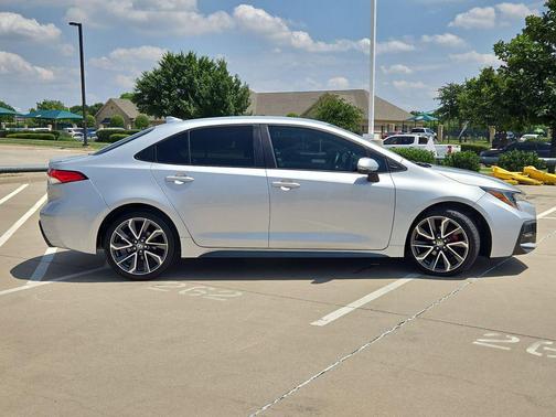 Classic Silver Metallic 2021 Toyota Corolla SE