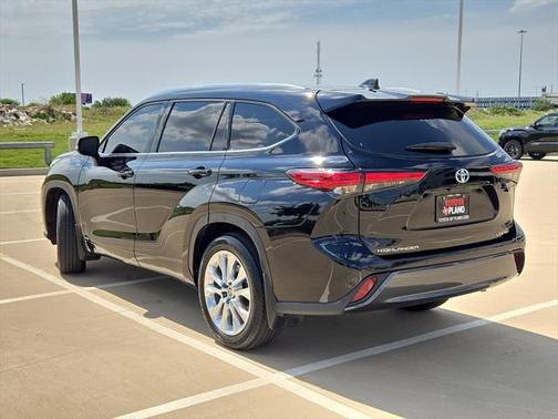 2022 Toyota Highlander Hybrid Limited