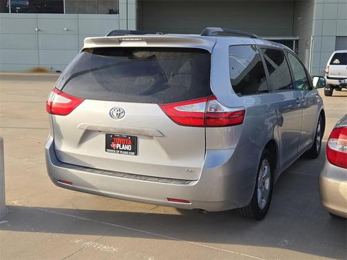 2017 Toyota Sienna LE