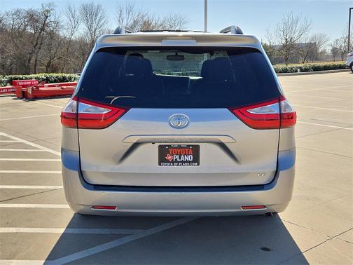 2017 Toyota Sienna LE