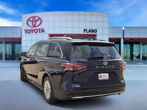 2024 Toyota Sienna Platinum