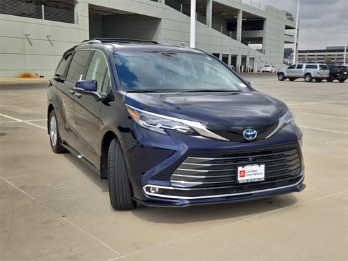 2024 Toyota Sienna Platinum