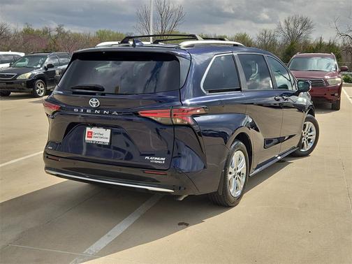 2024 Toyota Sienna Platinum