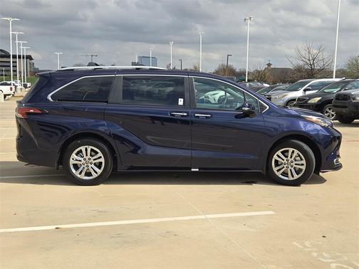 2024 Toyota Sienna Platinum