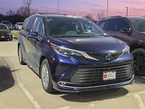 2024 Toyota Sienna Platinum
