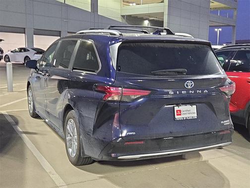 2024 Toyota Sienna Platinum