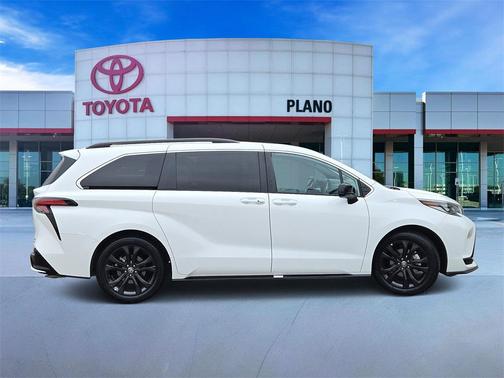 2023 Toyota Sienna XSE 7 Passenger