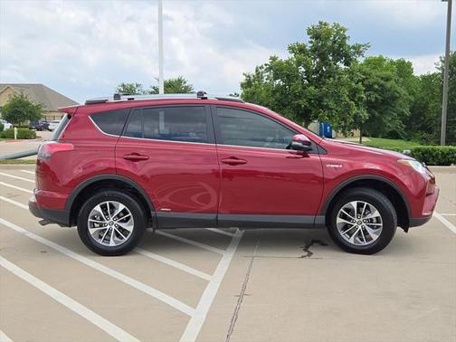 2018 Toyota RAV4 Hybrid SE