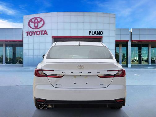 Ice Cap 2026 Toyota Camry SE