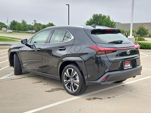 2025 Lexus UX 300h Premium