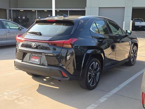 2025 Lexus UX 300h Premium