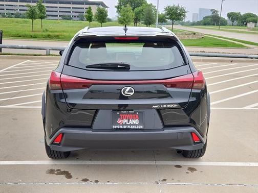 2025 Lexus UX 300h Premium