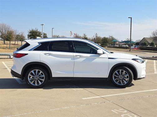 2022 INFINITI QX50 LUXE