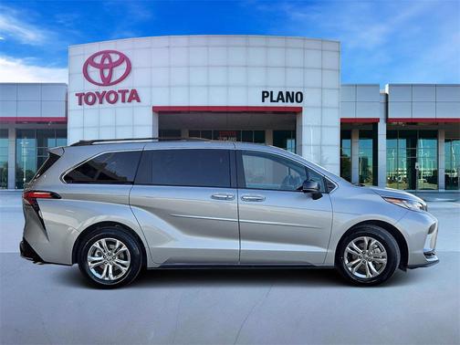 2022 Toyota Sienna XSE 7 Passenger