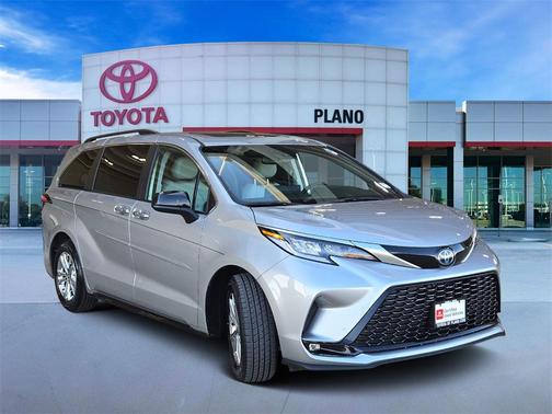 2022 Toyota Sienna XSE 7 Passenger