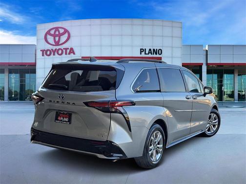 2022 Toyota Sienna XSE 7 Passenger