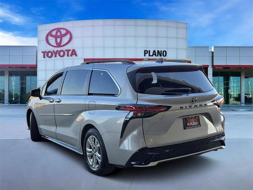 2022 Toyota Sienna XSE 7 Passenger