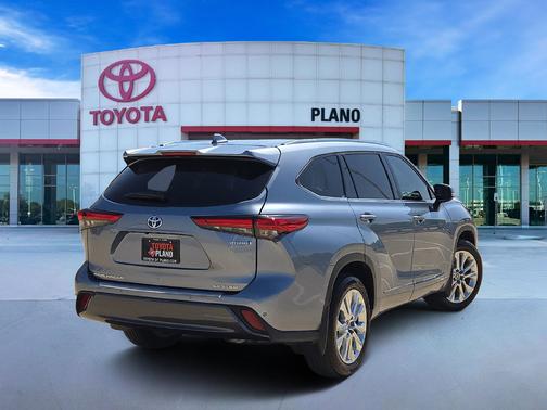 Moon Dust 2022 Toyota Highlander Hybrid Limited