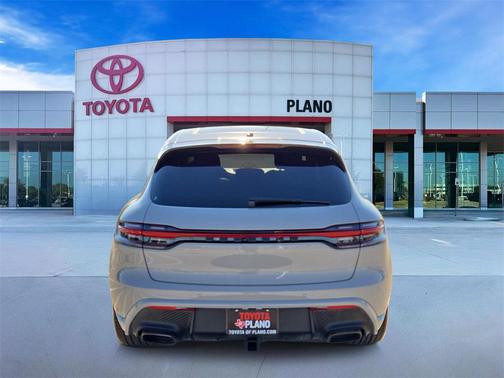 2023 Porsche Macan T