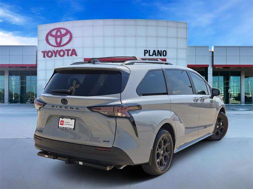 2025 Toyota Sienna Woodland Edition
