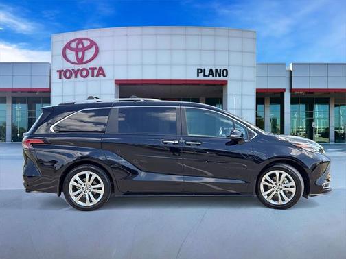 2022 Toyota Sienna Platinum 7 Passenger