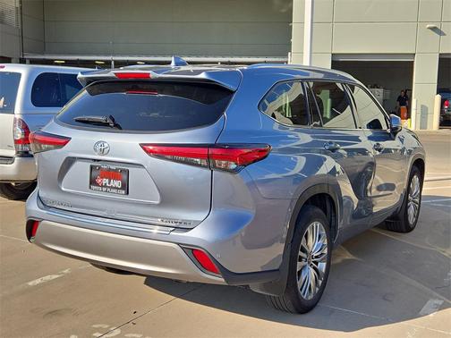 2023 Toyota Highlander Platinum