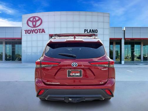2022 Toyota Highlander Hybrid XLE