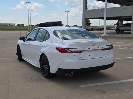 Ice Cap 2026 Toyota Camry SE