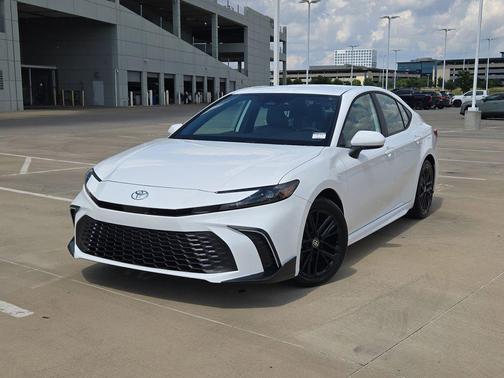 Ice Cap 2026 Toyota Camry SE