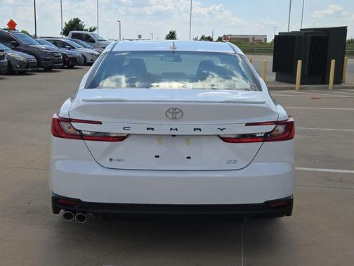 Ice Cap 2026 Toyota Camry SE