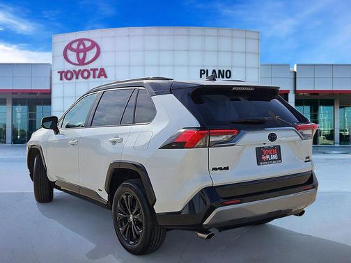 2024 Toyota RAV4 Hybrid SE