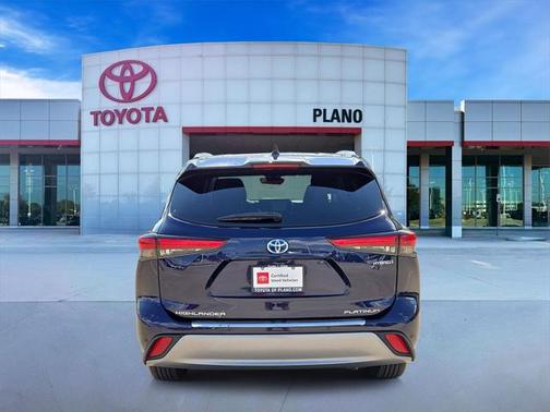 2022 Toyota Highlander Hybrid Platinum