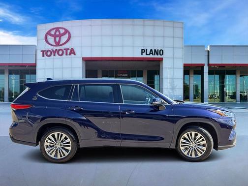2022 Toyota Highlander Hybrid Platinum